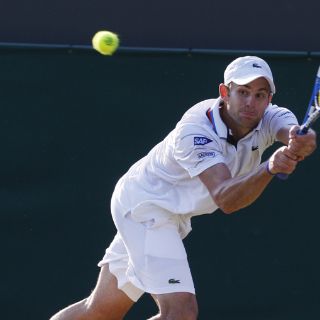 Sorprenden a Andy Roddick, los demás favoritos avanzan