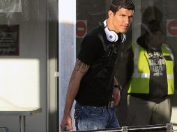 Francisco Javier Rodríguez llega al aeropuerto O.R. de Johannesburgo para tomar el vuelo a la Ciudad de México. AP  /