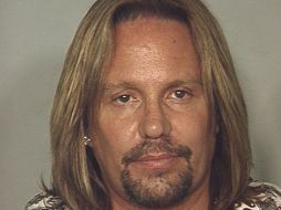 En la foto, Vince Neil, tras ser detenido.  AP  /