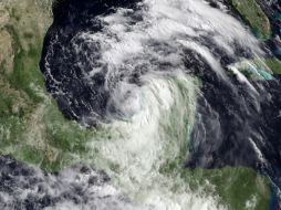 Durante las primeras horas del martes, el fenómeno se ubica a 185 kilómetros de Yucatán. AFP  /