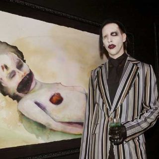 Marilyn Manson inaugura en Viena exposición de pinturas de su autoría