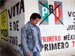 Las calles, avenidas, puentes, postes y bardas de los diferentes municipios están cubiertas por propaganda política. ESPECIAL  /