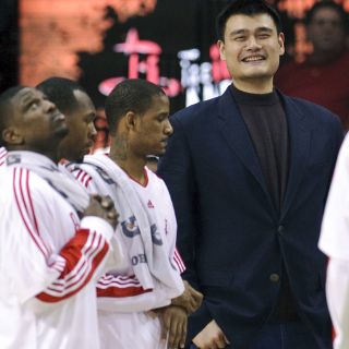 Yao Ming regresa con los Rockets