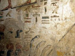 Incripciones encontradas en las paredes del último tramo de un túnel que lleva a la tumba de faraón Seti I. EFE  /