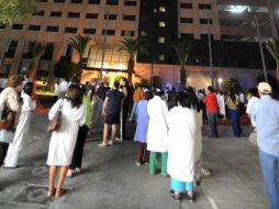 Algunos edificios públicos fueron evacuados como medida preventiva. EFE  /