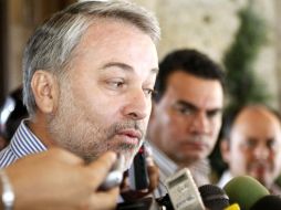 González Márquez asegura que Jalisco se ha sumado al equipo de combate de Felipe Calderón. ARCHIVO  /