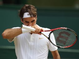 El tenista suizo, Roger Federer se siente frustrado tras la derrota en Wimbledon. AP  /