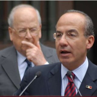 Felipe Calderón simplifica los trámites en algunos impuestos
