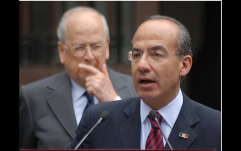 El mandatario explicó que se elimina la declaración mensual del Impuesto Especial a Tasa Única. NTX  /