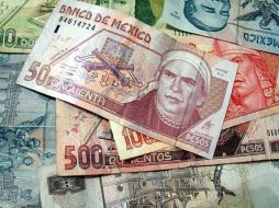 La moneda perdía 8.10 centavos, a 13.0220 por dólar, frente al precio de referencia del miércoles. ESPECIAL  /