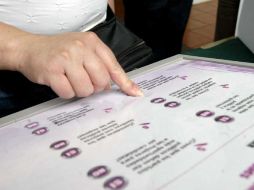 Se aplicó una encuesta sobre la participación de la mujer en el país para probar la urna electrónica del IFE. E. BARRERA  /
