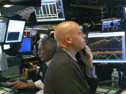 La Bolsa de Nueva York cerró de nuevo en  baja este viernes. AP  /