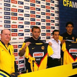 América busca delanteros