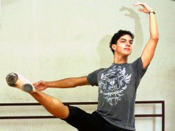 El bailarín Isaac Hernández viajará a Dinamarca con el San Francisco Ballet. E. BARRERA  /