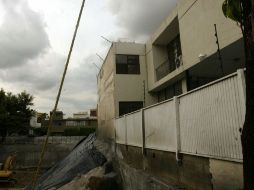 La finca con el número 2074 de la calle Vidrio sufrió el derrumbe de su muro posterior  /