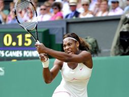 La estadounidense en combate en la final del torneo Wimbledon. EFE  /