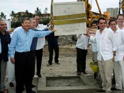 La colocación de la primera piedra de los hoteles Secrets y New Amber. Jalisco. gob  /