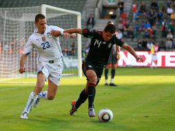 La prensa española ve complicado que el Manchester United ceda a Javier Hernández (der.) al cuadro valenciano. JAMMEDIA  /