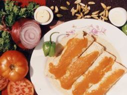 Los papadzules son una especie de tacos de huevo picado acompañados con semillas de calabaza. ESPECIAL  /