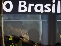 El jugador brasileño Maicon se despide de sus fans en Sudáfrica. AFP  /