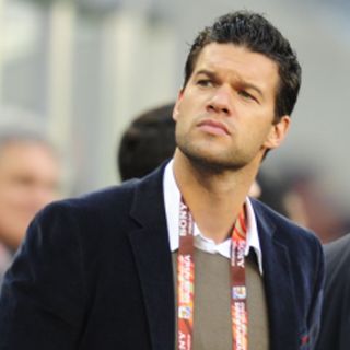 Ballack sufre en la tribuna