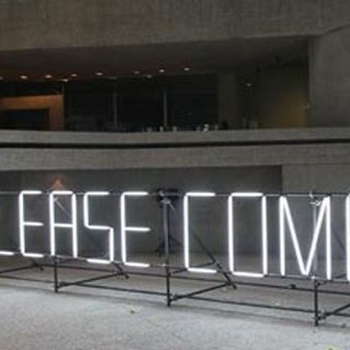 El futuro de Claire Fontaine en el museo Rufino Tamayo