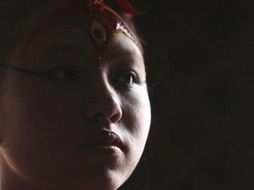 Foto de archivo de la 'diosa viviente' Chanira Bajracharya durante una entrevista. REUTERS  /