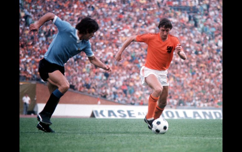 En Alemania '74, la Selección holandesa comandad por Johan Cruyff, fue creadora del Futbol Total. GETTY IMAGES SPORT  /