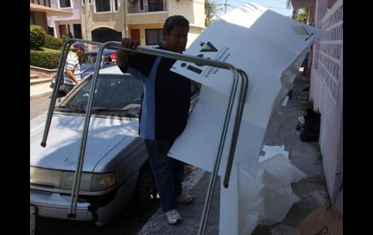 Un grupo de personas atacaron una casilla en Boca del Río, Veracruz. EL UNIVERSAL  /