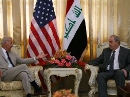 El vicepresidente de Estados Unidos, Joe Biden, en su reunión con el ex primer ministro iraquí, Iyad Allawi, en Bagdad. AFP  /