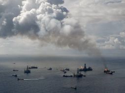 Continúan las labores para paliar los daños del derrame petrolero. REUTERS  /