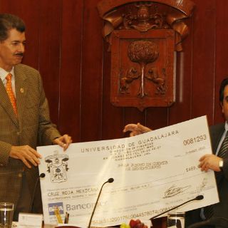 Recolecta UdeG 560 mil pesos para la Cruz Roja