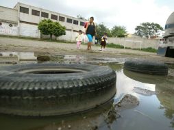 Se recomendó deshacerse de los objetos y enseres que pueden retener agua, lo que propicia la reproducción del mosquito. S. NÚÑEZ  /