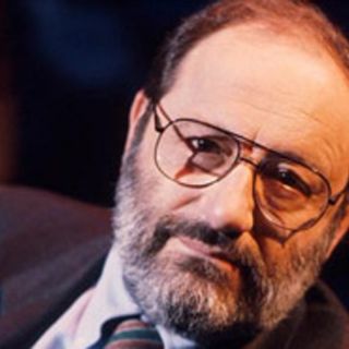 Umberto Eco propone una historia de espías