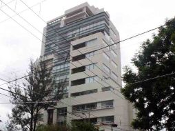 La “Torre Q”, ubicada en José  María Vigil y Ontario, es uno de los dos inmuebles que serán demolidos. A. HINOJOSA  /