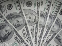 Las casas de cambio de Cancún ubicaron el dólar en una cotización máxima a la venta de 13.13 pesos por unidad. ESPECIAL  /