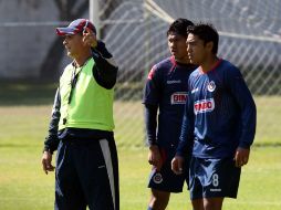 El estratega del Guadalajara, José Luis Real (izq.). MEXSPORT  /