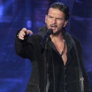 ''Poquita ropa'', nuevo disco de Ricardo Arjona