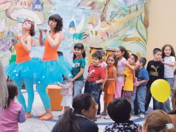 Una obra de teatro en donde una criatura de muchos colores intentaba averiguar qué era.  /