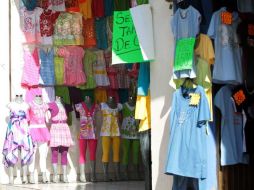 Los créditos se entregan principalmente a a abarroteras, estéticas, confección de uniformes y comida. ARCHIVO  /