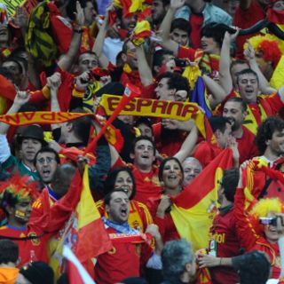 Casi dos mil aficionados festejan por España