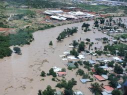 Vista aérea de hoy de Piedras Negras, Coahuila, donde se observa la creciente del Río Escondido. EFE  /