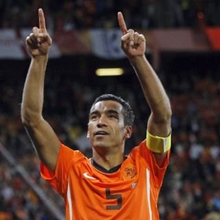 Van Bronckhorst quiere cerrar con broche de oro