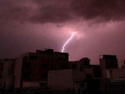 El rayo cayó sobre un campo de futbol. ARCHIVO  /