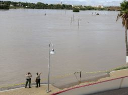 El Río Bravo, que divide a México de Estados Unidos, sirve como cauce para aliviar el sobrecupo de las presas en la región. AP  /