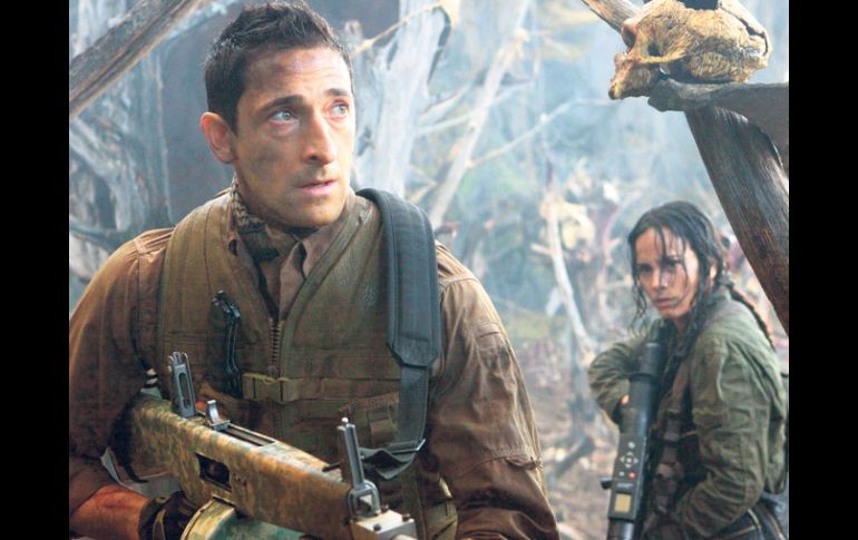 Adrien Brody  y Alice Braga, durante una escena de ''Predators''. AP  /