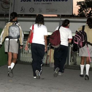 Jóvenes reprobados podrán concluir secundaria en verano