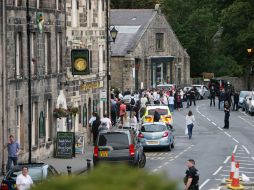 • La Policía acordona una calle del pueblo de Rothbury. La localidad completa fue cercada por la búsqueda de un fugitivo. AP  /