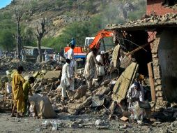 La cifra subió luego de que socorristas que trabajaron durante la noche descubrieron más cuerpos entre los escombros. EFE  /