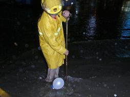 Las lluvias registradas durante los últimos días han dejado diversos estragos en la ciudad. E. BARRERA  /